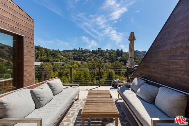Building Photo - 3866 Alta Mesa Dr