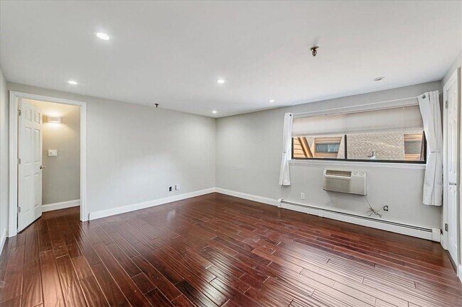 Building Photo - 15 Greenridge Ave