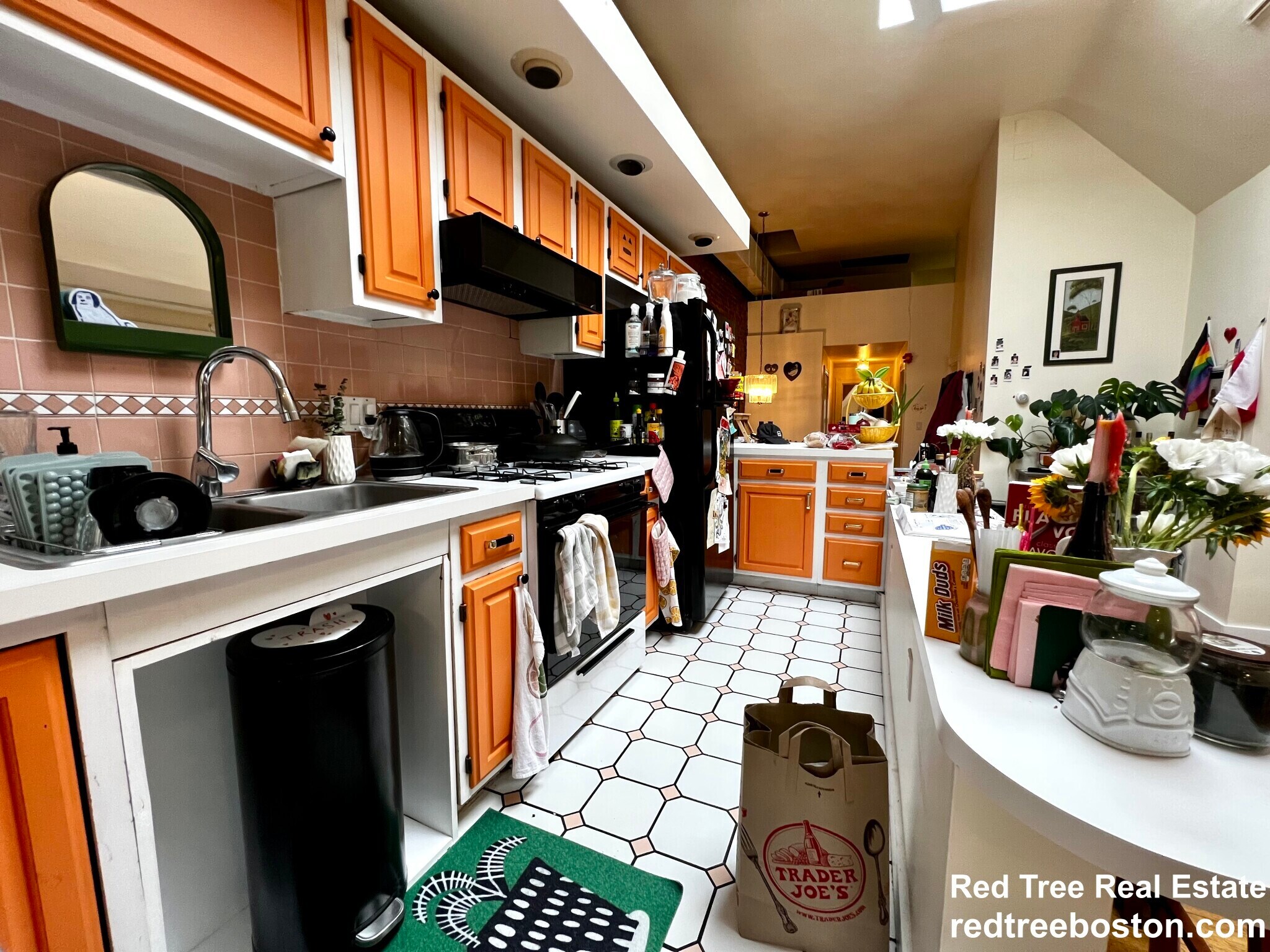 Building Photo - 1678 Beacon St