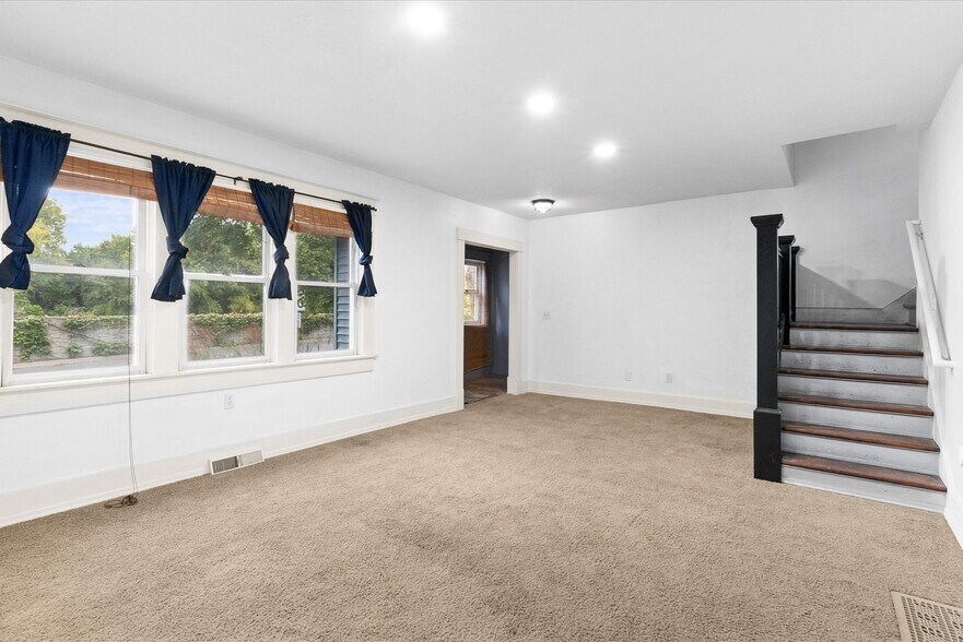 Building Photo - 1134 Saint Joseph Blvd