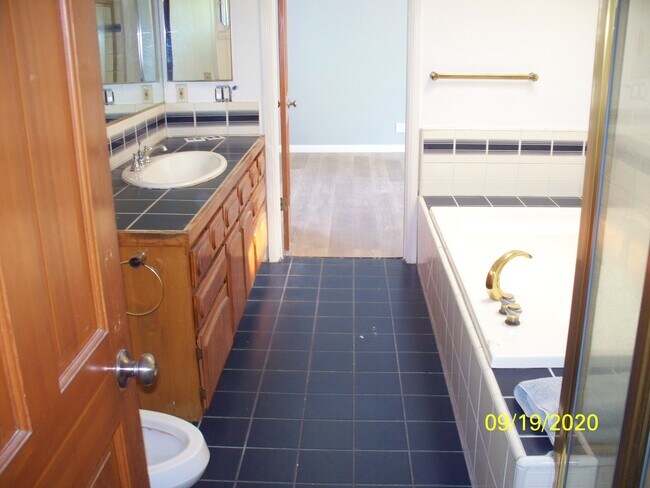 Building Photo - 7339 W 91st St