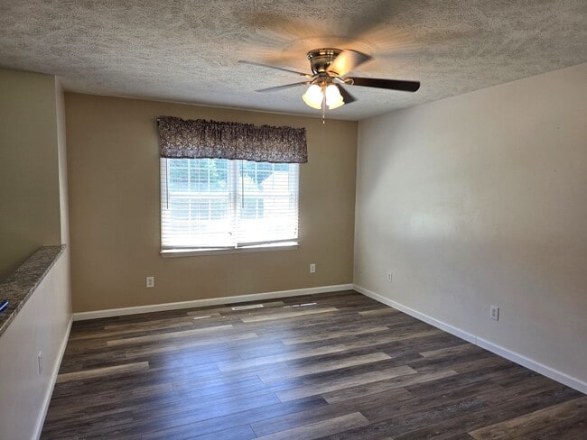 Building Photo - 273 Woodbridge Dr