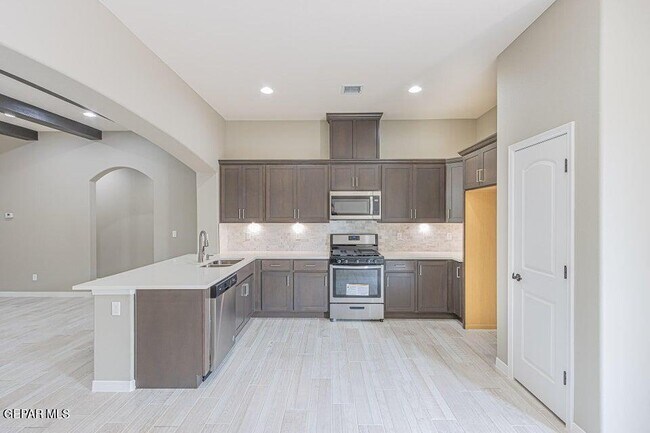 Building Photo - 803 Danby St