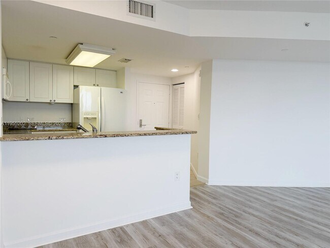 Building Photo - 19501 W Country Club Dr