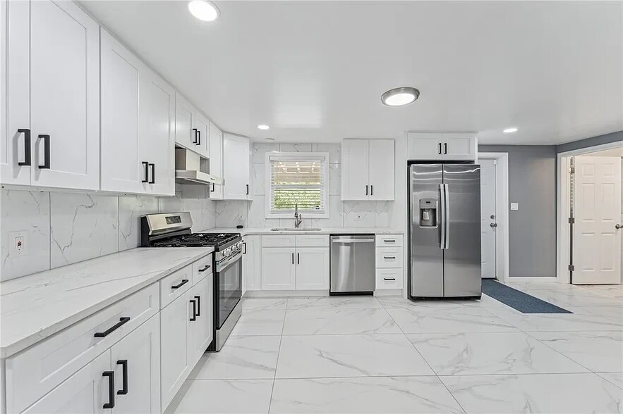 Building Photo - 3125 Ewart Dr
