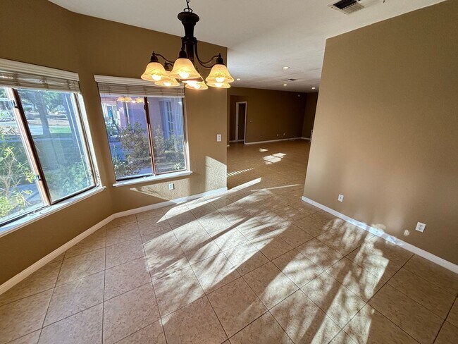 Building Photo - Stunning 3Bed/2Bath/2Car 1st Floor Condo with Private Yard, and Luxurious Amenities! $300 Off Mov...