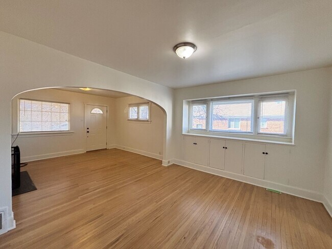 Building Photo - 361-361 Williams Ave S