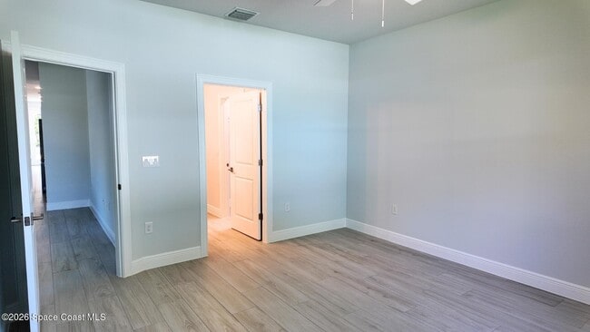 Building Photo - 414 Grove Ln