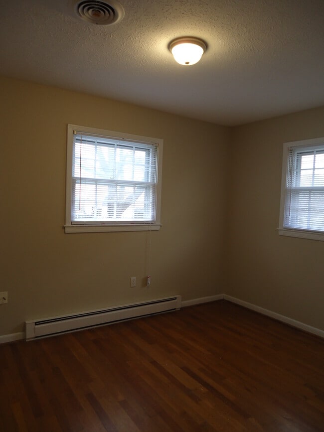 Building Photo - 15 N Purcell Ave