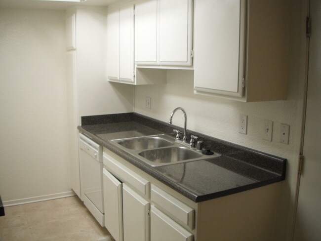 Building Photo - Independence Court Apartments