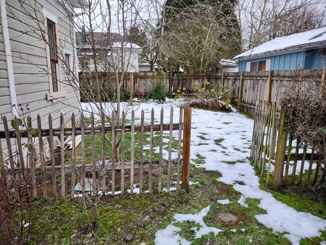 Building Photo - 506 SE 6th Ave