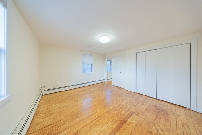 Building Photo - 1026 Chestnut St