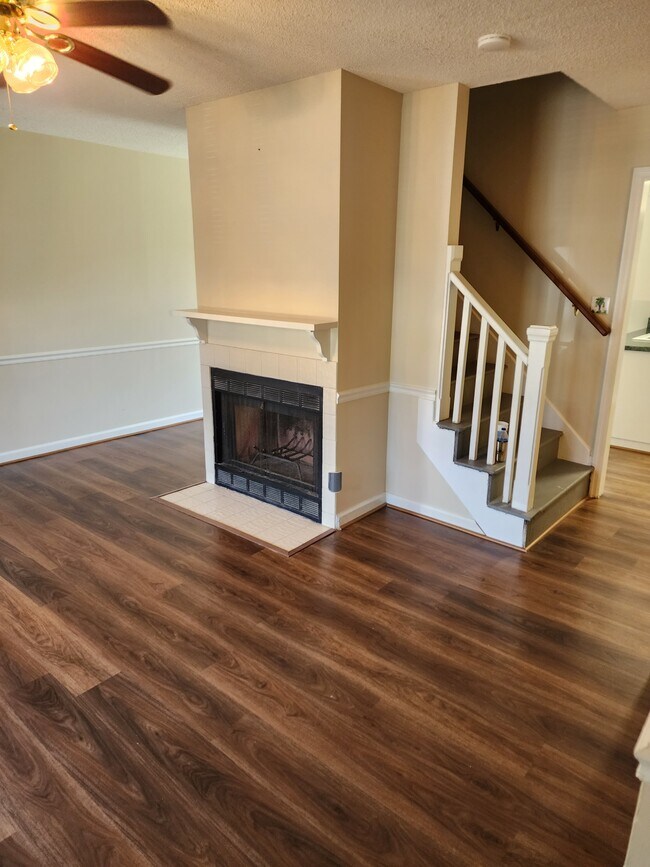 Building Photo - 105 Sandlewood Dr