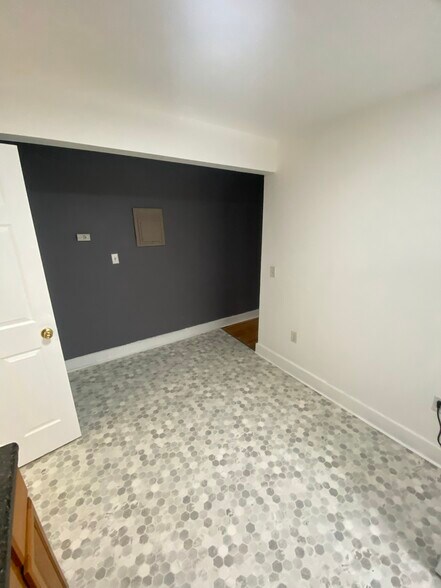 Building Photo - 916 W Lovell St