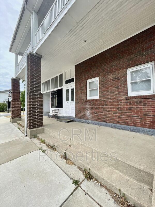 Building Photo - 201 N Philips St