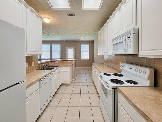 Building Photo - 6135 Shelbourne Park Ln