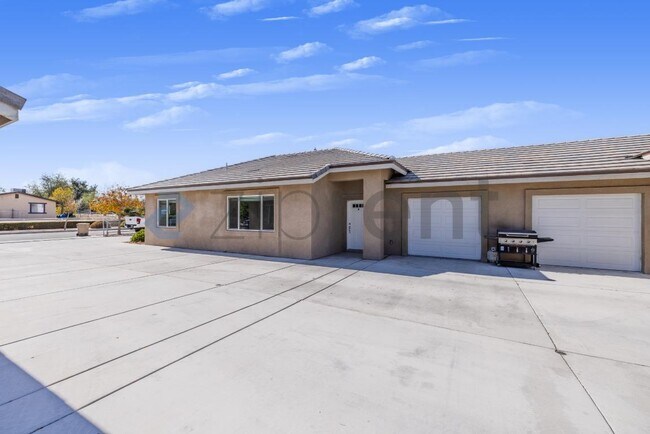 Building Photo - 16472 Smoke Tree St