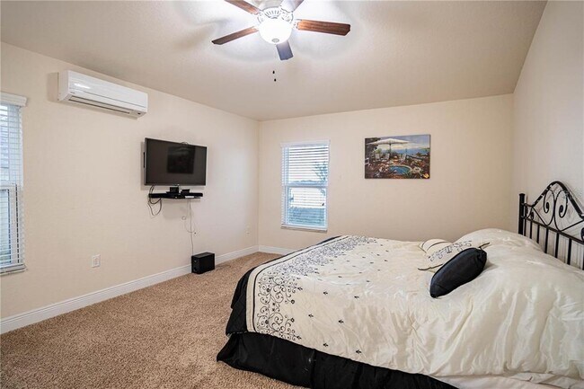 Building Photo - 4023 Island Lakes Dr