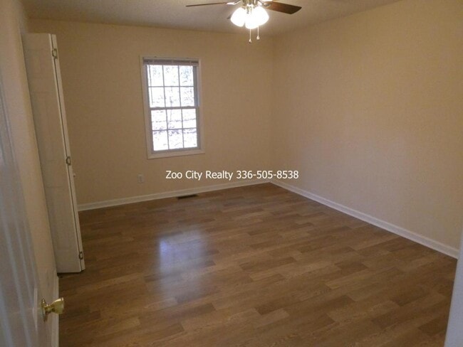 Building Photo - 730 Breeze Hill Rd