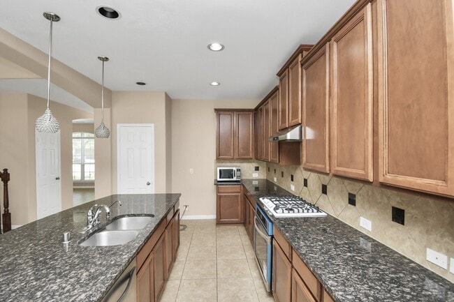 Building Photo - 6843 Bears Path Ln