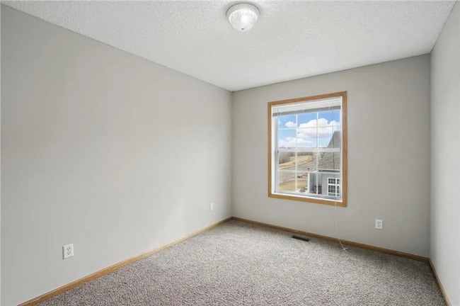 Building Photo - 635 Meadow Ln