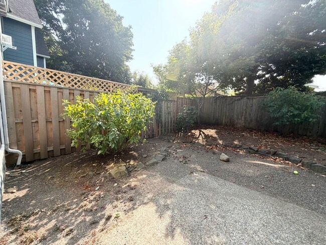 Building Photo - 6931 N Borthwick Ave