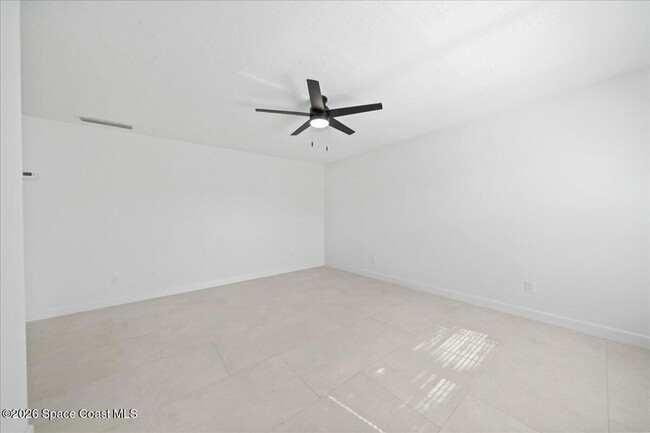 Building Photo - 154 Crescent Beach Dr