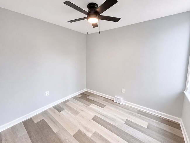 Building Photo - Spacious 3BR Rental with Central Air & Private Yard