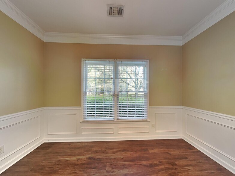 Building Photo - 1701 Hillside Bend Xing