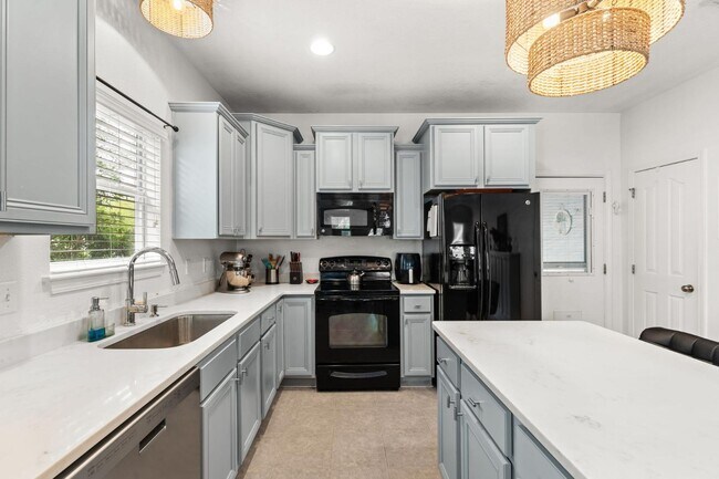 Building Photo - 486 Fanny Ann Way