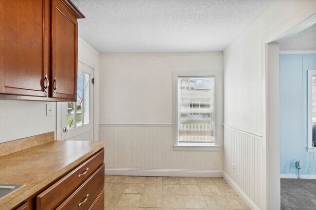 Building Photo - PENDING APPLICATION- Charming 1/1 Home in ...