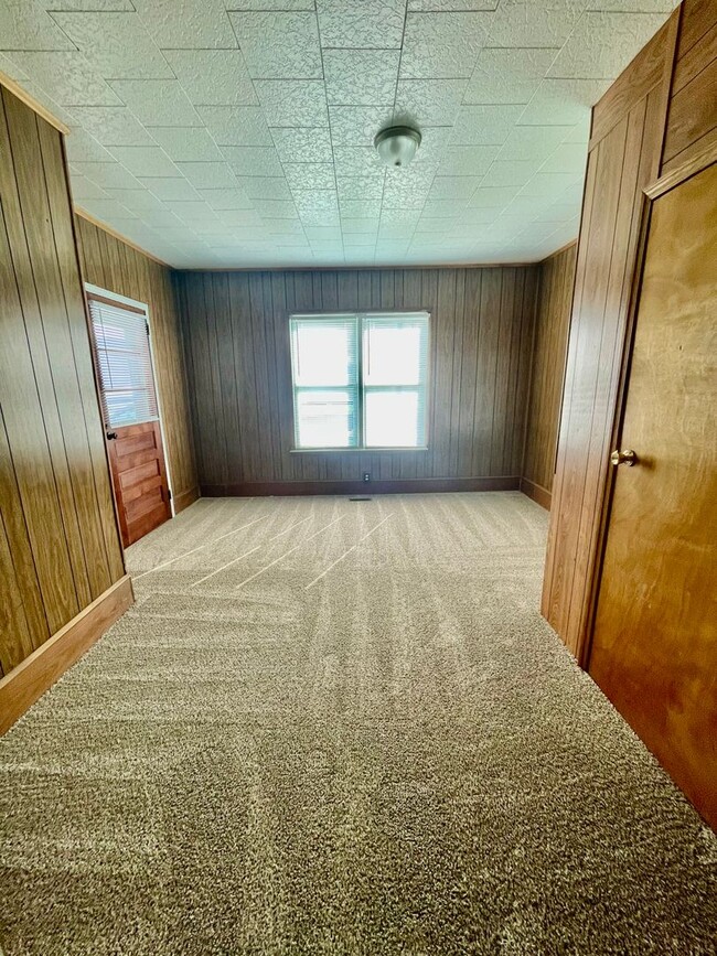 Building Photo - Must see this adorable 2 bed 1 bath bungal...