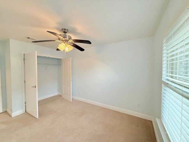 Building Photo - 3-Bedroom Pool Home - Half-Acre Lot