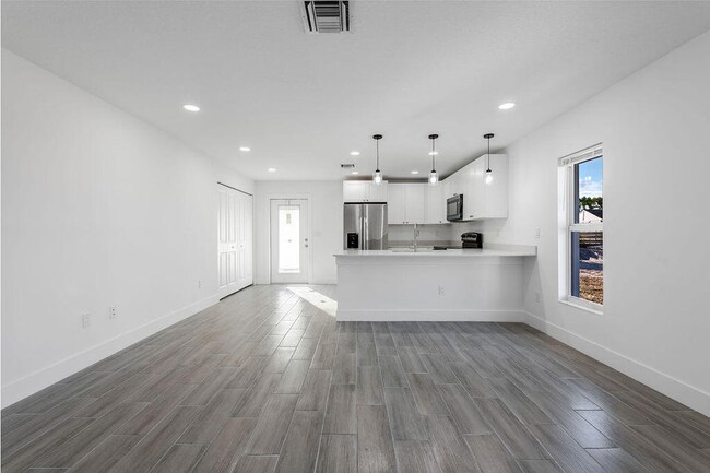 Building Photo - 3244 Jefferson St