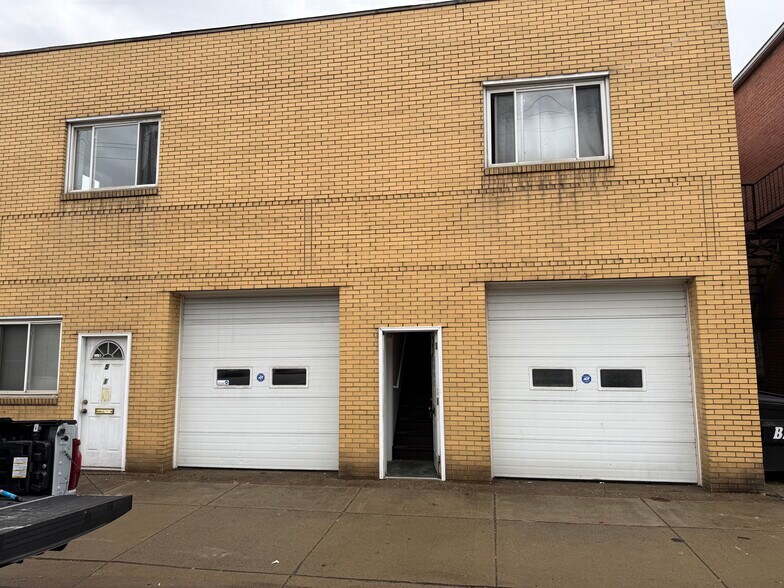 Building Photo - 521 Broadway Ave