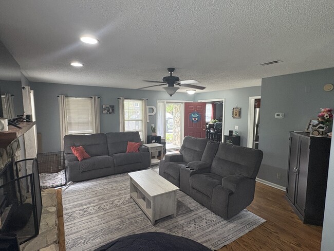 Building Photo - 106 Porter Way