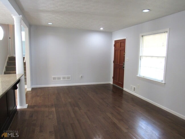 Building Photo - 8337 Holly Dr