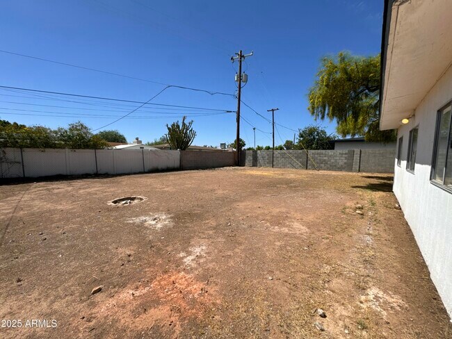 Building Photo - 1718 W Oraibi Dr