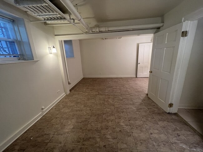 Building Photo - 5455 S Hyde Park Blvd