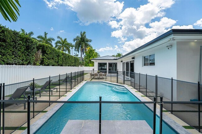 Building Photo - 1331 97th St