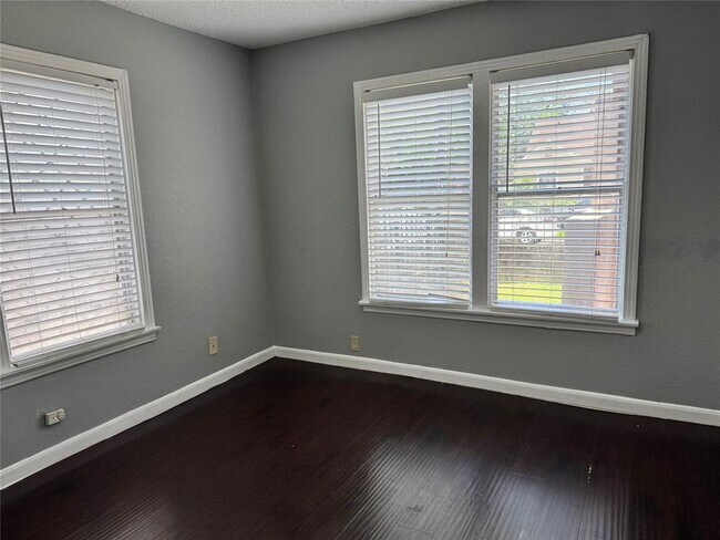 Building Photo - 5617 Eskridge St