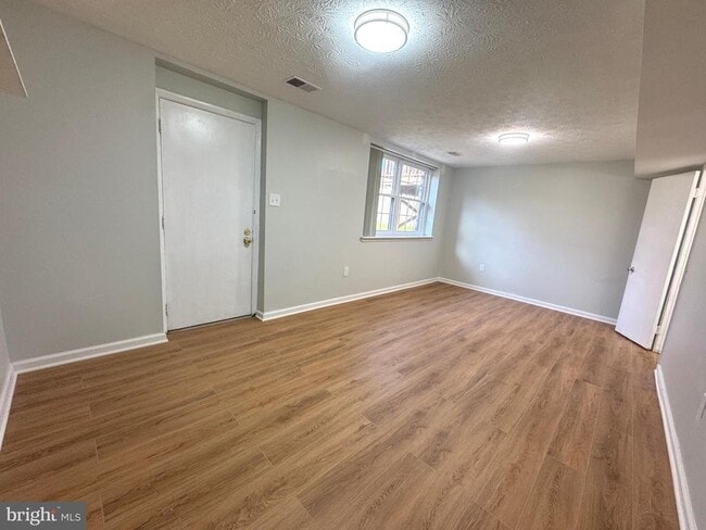 Building Photo - 4826 Grand Bend Dr