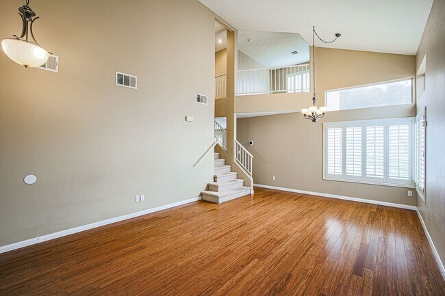 Building Photo - BEAUTIFUL 3 BD HOME LOCATED IN THE HEART O...