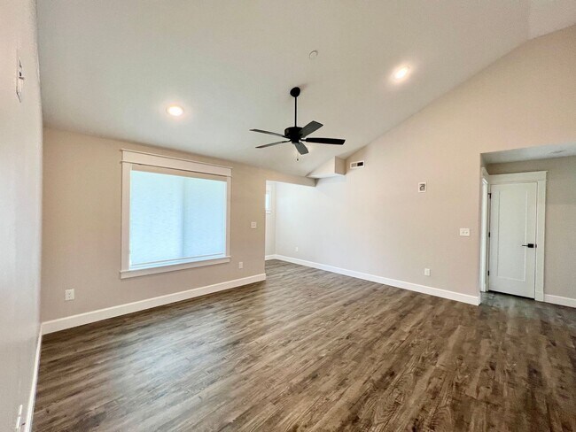 Building Photo - Modern Single-Family Home in Scenic Meadows Neighborhood