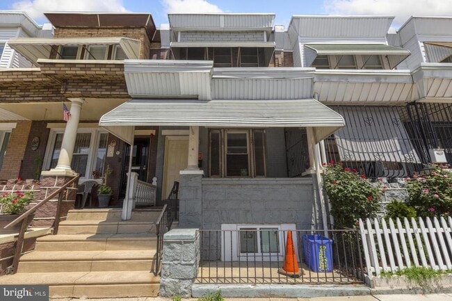 Building Photo - 2323 E Cambria St