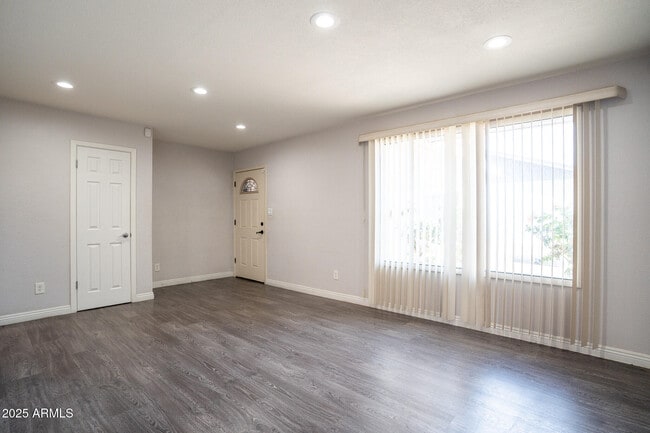 Building Photo - 3844 W Lupine Ave