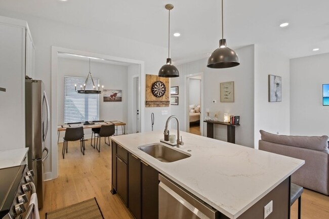 Building Photo - 2306 Ilolo St