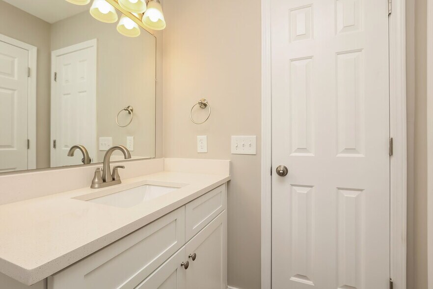 Building Photo - 812 Dresden Ct