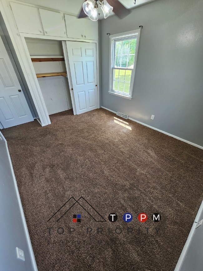 Building Photo - 2 Bedroom | 1 Bathroom Single Family Home ...