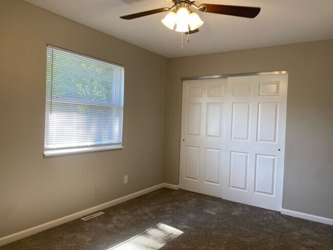 Building Photo - 1107 Arrowhead Dr
